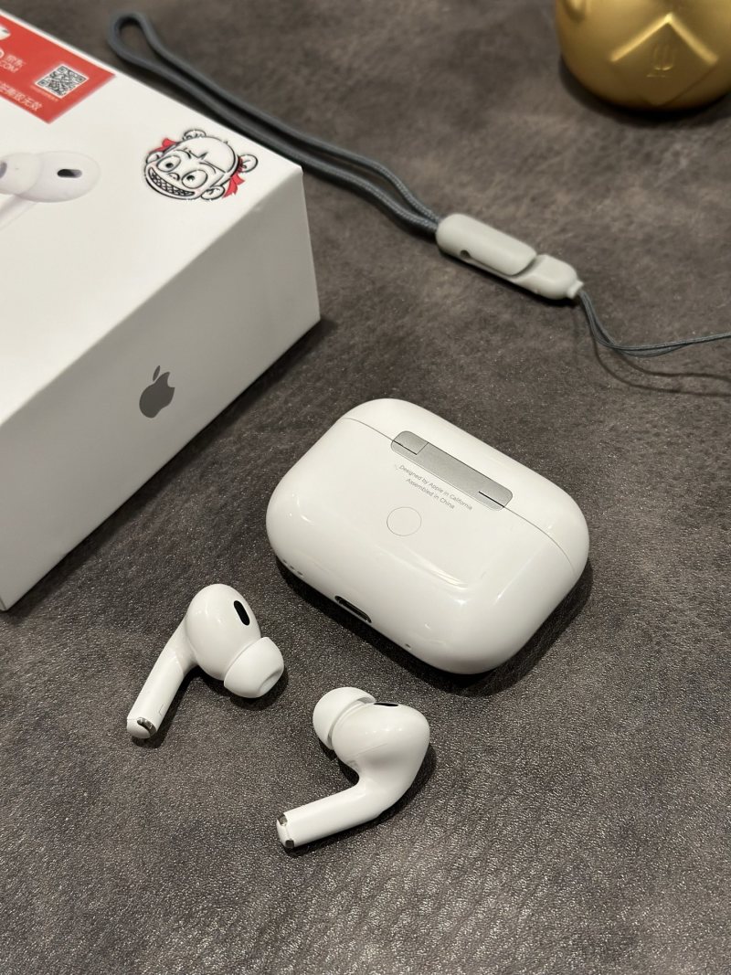 Apple AirPods Pro 2 Animated Character Edition White view