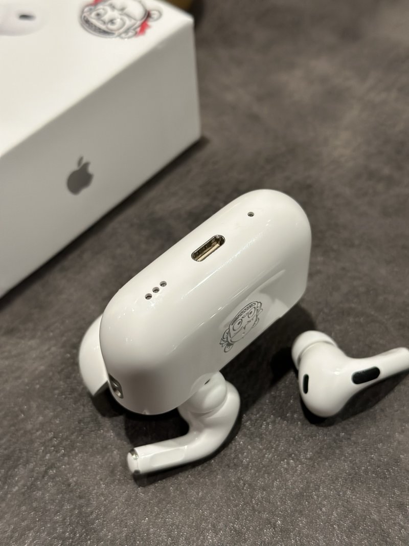 Apple AirPods Pro 2 Animated Character Edition White view
