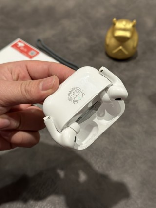 Apple AirPods Pro 2 Animated Character Edition White view 10