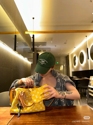 Louis Vuitton Speedy Monogram Yellow Canvas Handbag view 8