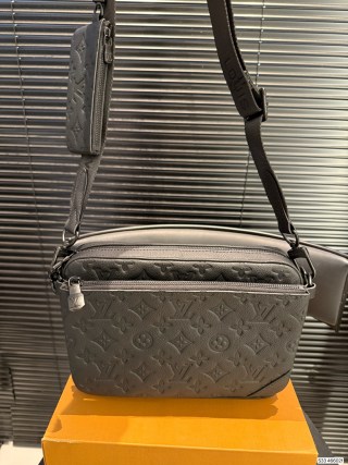 Louis Vuitton 3-in-1 Modular Messenger Bag - Black view 3