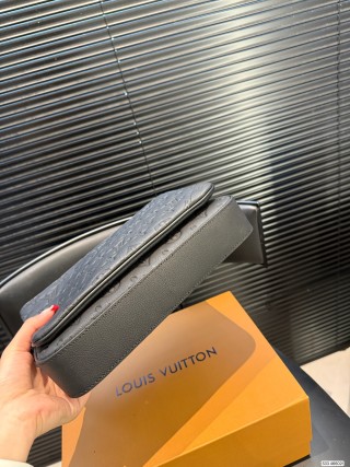 Louis Vuitton 3-in-1 Modular Messenger Bag - Black view 7