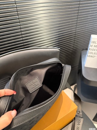 Louis Vuitton 3-in-1 Modular Messenger Bag - Black view 9