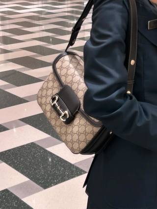 Gucci GG Canvas Shoulder Bag Beige Black view 2