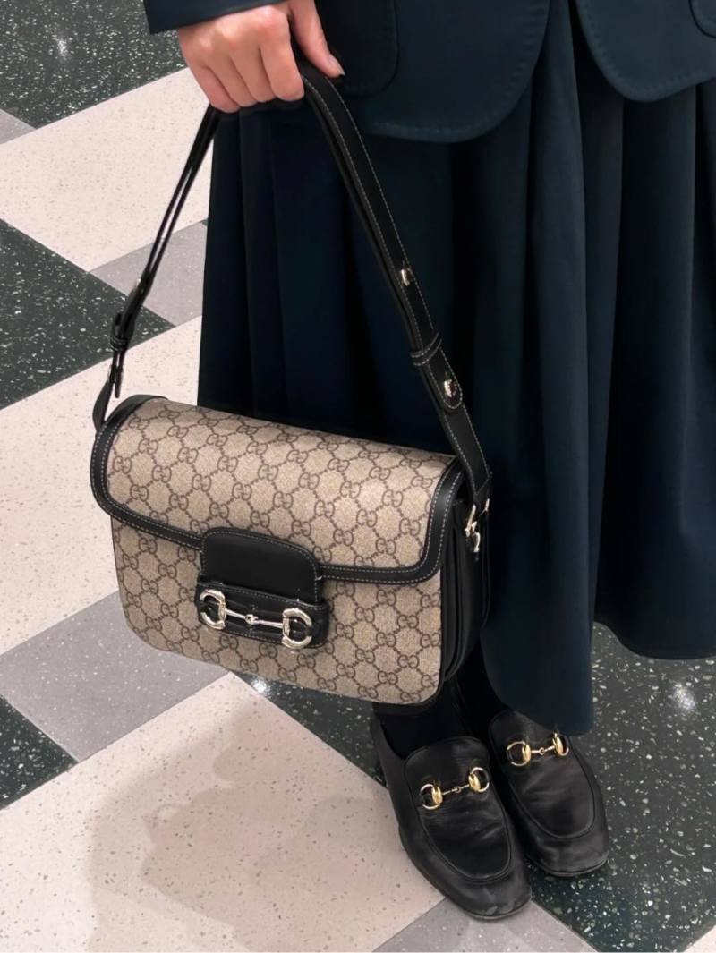 Gucci GG Canvas Shoulder Bag Beige Black view