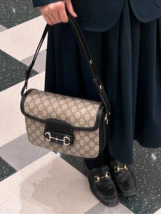 Gucci GG Canvas Shoulder Bag Beige Black view 3