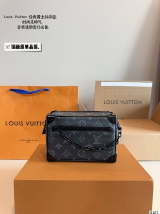 Louis Vuitton Trunk Monogram Chain Shoulder Bag Black