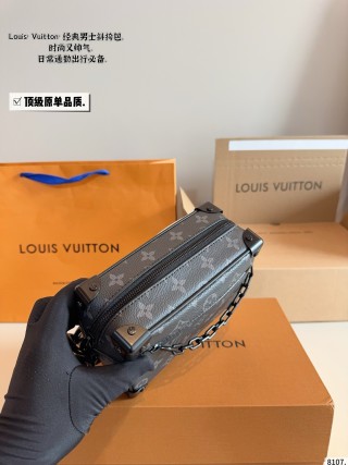 Louis Vuitton Trunk Monogram Chain Shoulder Bag Black view 4