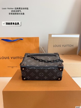 Louis Vuitton Trunk Monogram Chain Shoulder Bag Black view 5