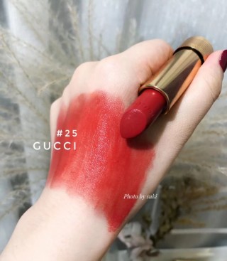 Gucci Beauty #25 Vintage Red Lipstick view 6