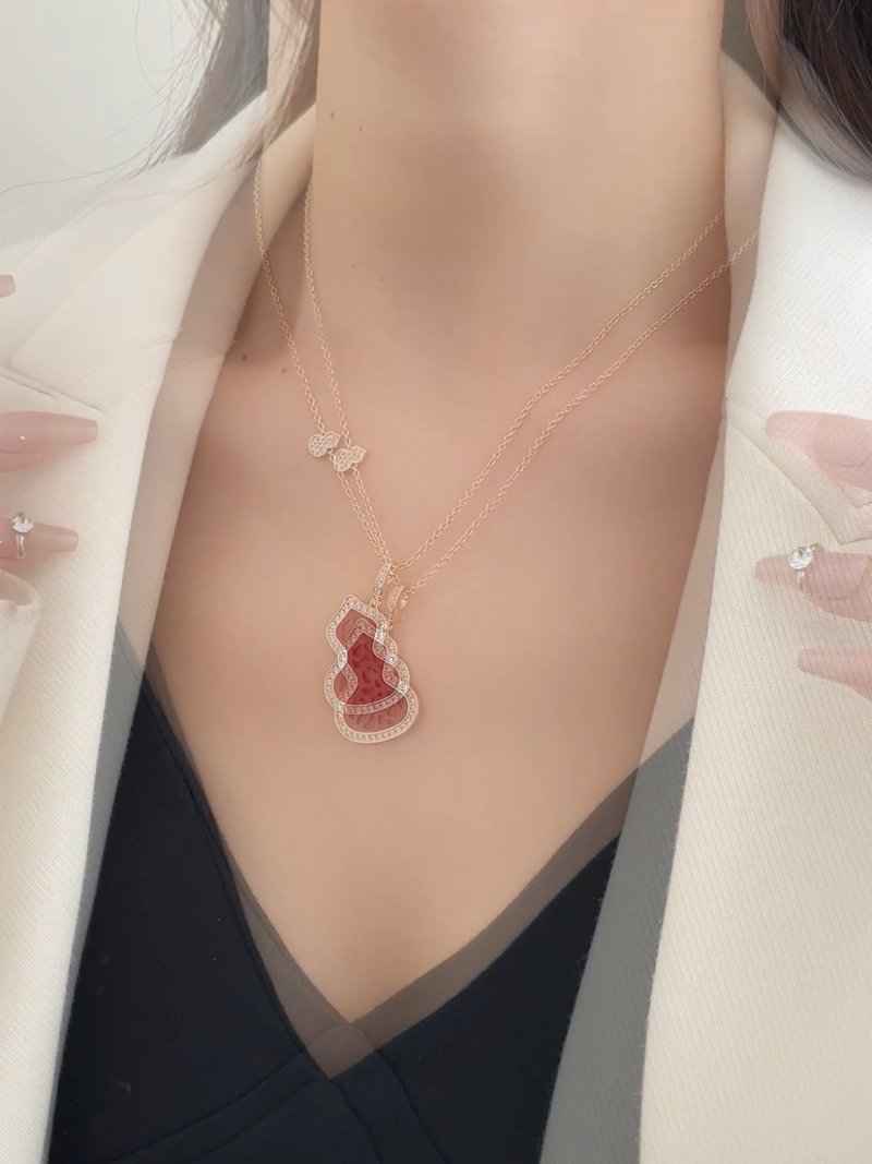 Red Crystal Pear-Shaped Pendant Necklace with Bow Chain
