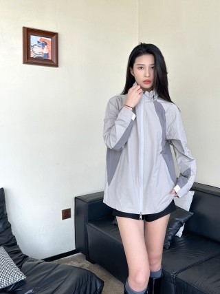 Lightweight Grey Windbreaker Jacket with Contrast Panels view 4