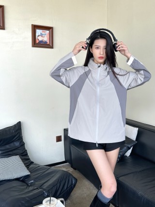 Lightweight Grey Windbreaker Jacket with Contrast Panels view 5