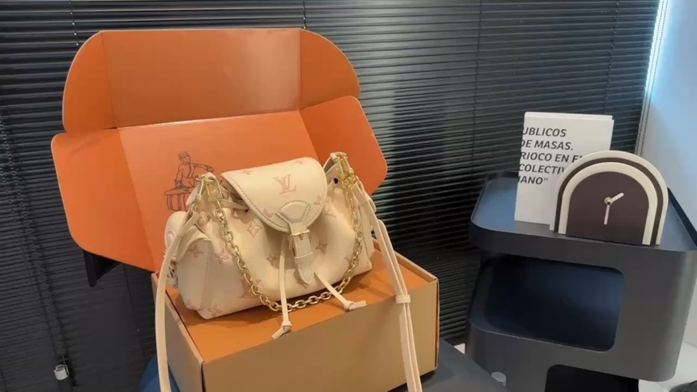 Louis Vuitton Noe Bucket Bag Cream