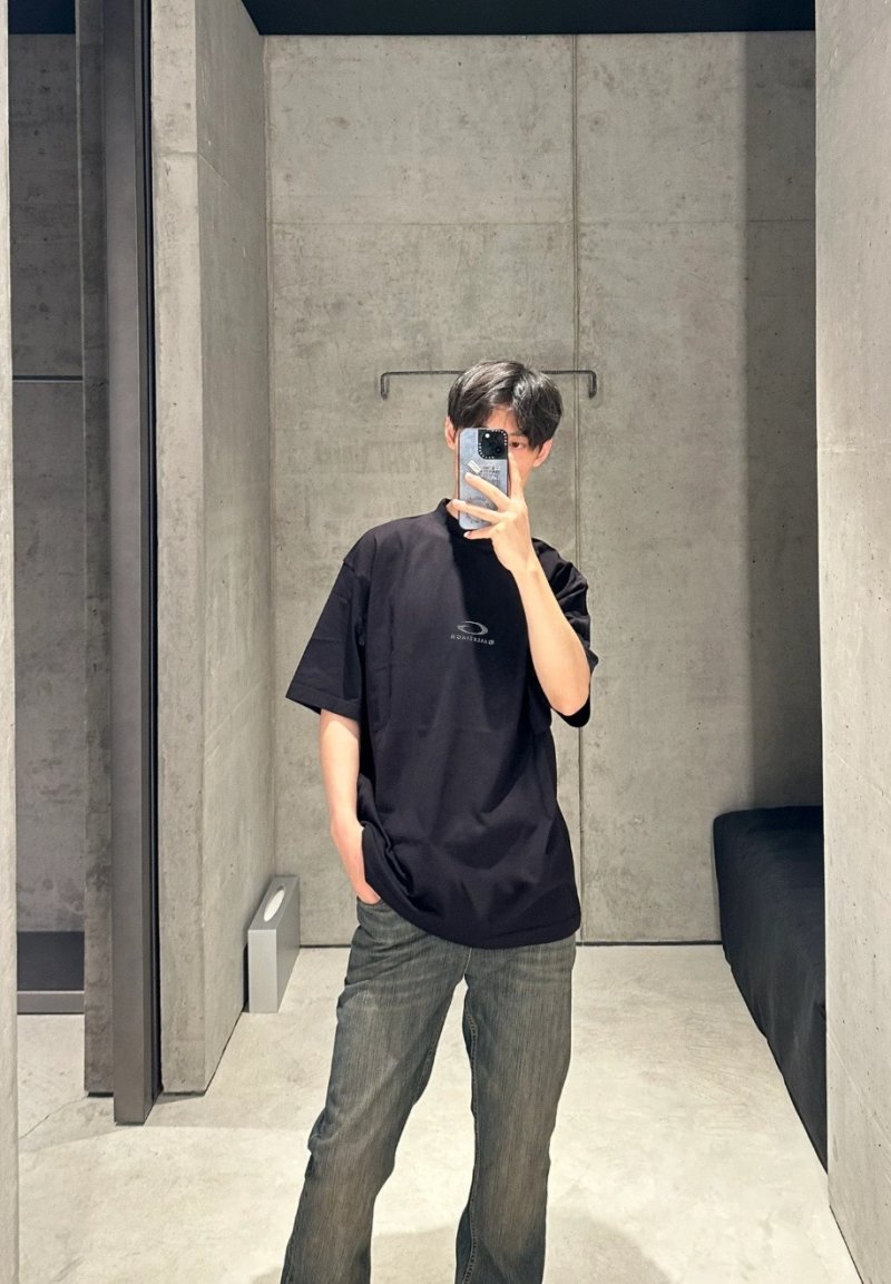 Black Minimalist Short Sleeve T-Shirt