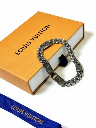 Louis Vuitton LV Cuban Chain Silver Bracelet view 2