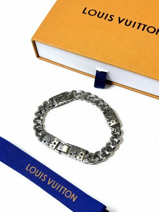Louis Vuitton LV Cuban Chain Silver Bracelet view 3