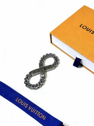 Louis Vuitton LV Cuban Chain Silver Bracelet view 4