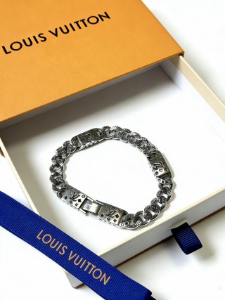 Louis Vuitton LV Cuban Chain Silver Bracelet view 5