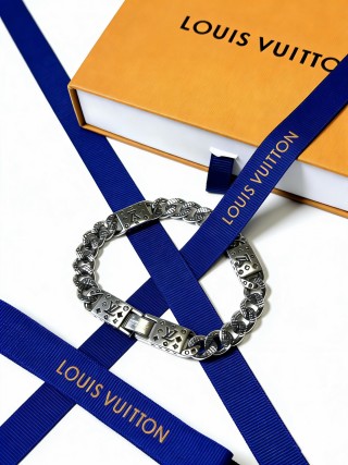 Louis Vuitton LV Cuban Chain Silver Bracelet view 6