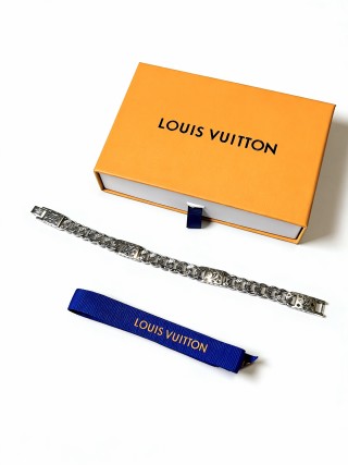 Louis Vuitton LV Cuban Chain Silver Bracelet view 7