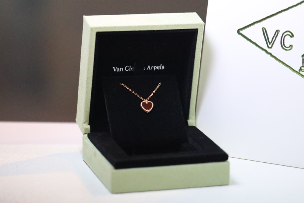 Van Cleef & Arpels Rose Gold Heart Pendant Necklace