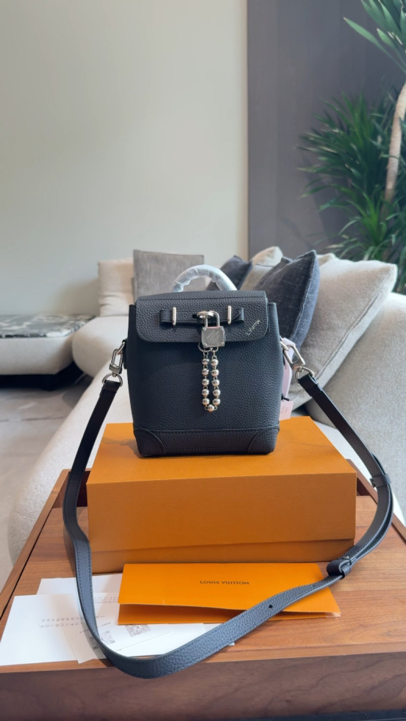 Louis Vuitton Noir Black Leather Crossbody Bucket Bag