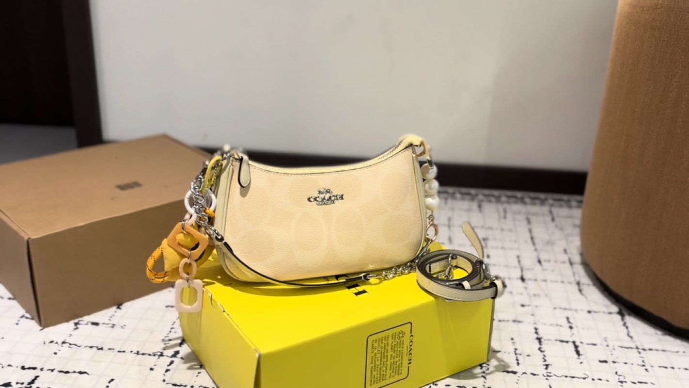 Coach Cream Leather Shoulder Bag with Chain Strap