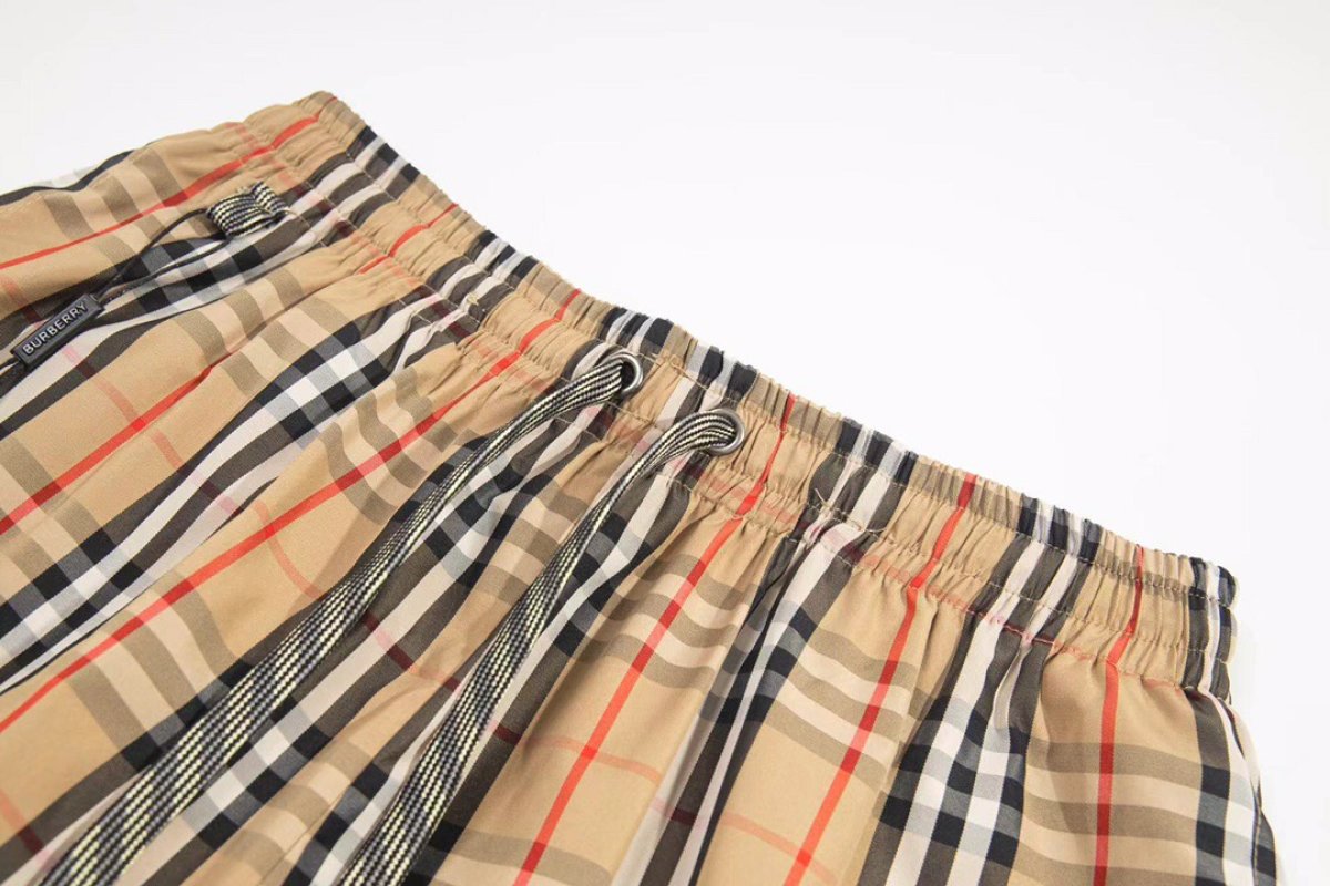 Burberry Check Plaid Shorts Beige Black Red view