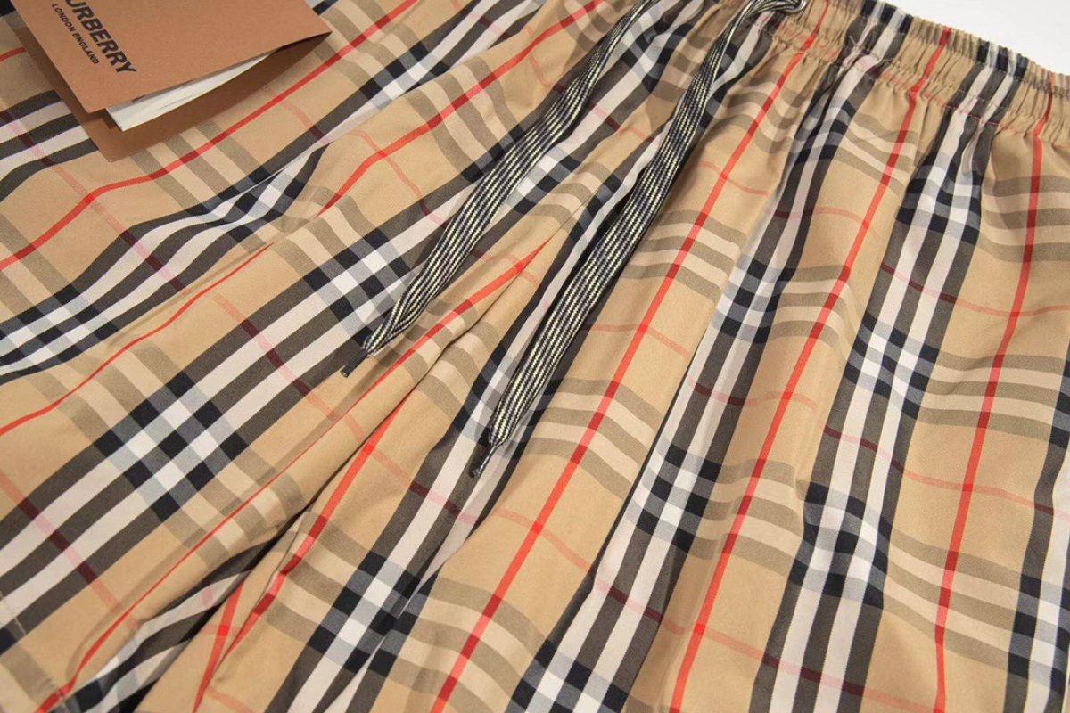 Burberry Check Plaid Shorts Beige Black Red view