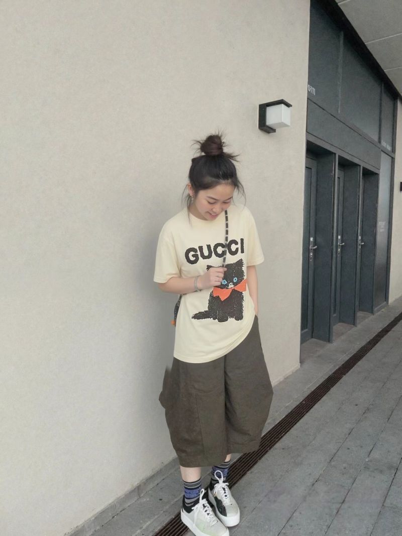Gucci Cat Logo Cream T-Shirt