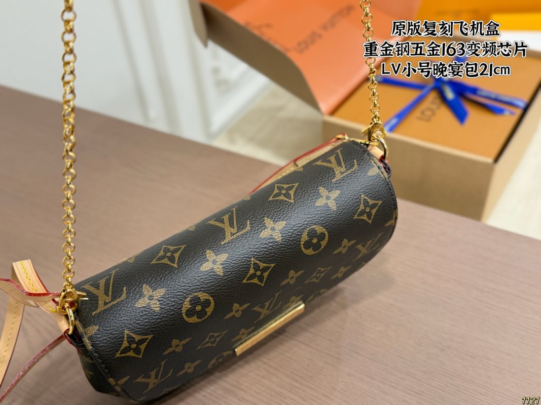 Louis Vuitton Monogram Evening Clutch Bag Small 21cm view