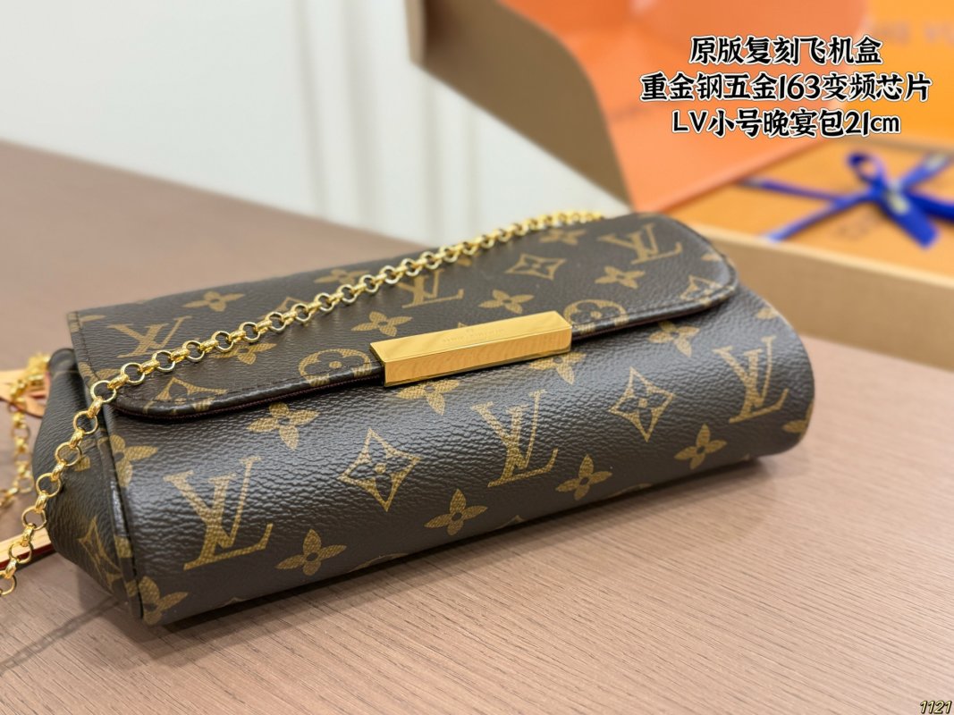 Louis Vuitton Monogram Evening Clutch Bag Small 21cm view