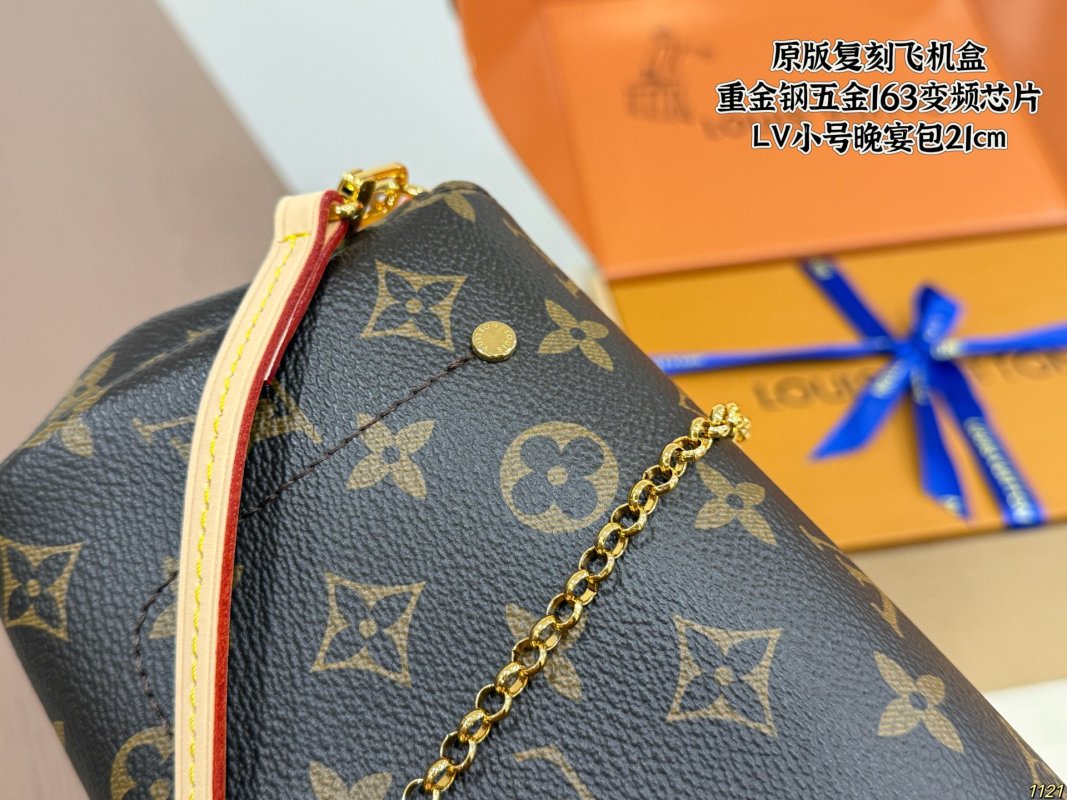 Louis Vuitton Monogram Evening Clutch Bag Small 21cm view