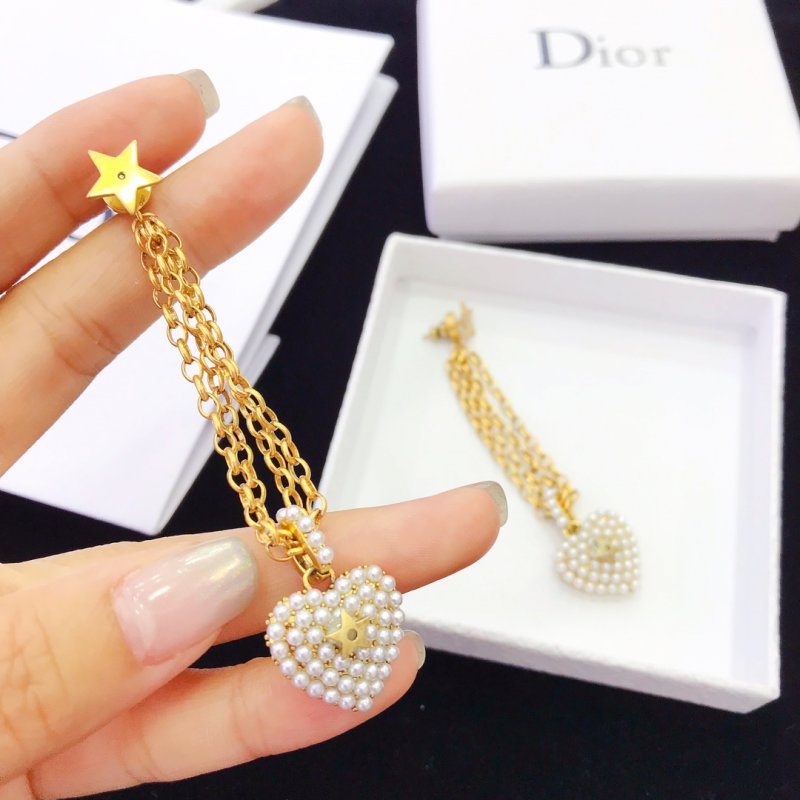 Dior Heart Pearl Drop Earrings Gold view