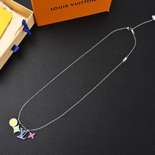 Louis Vuitton LV Flower Four-Leaf Clover Metal Pendant Necklace