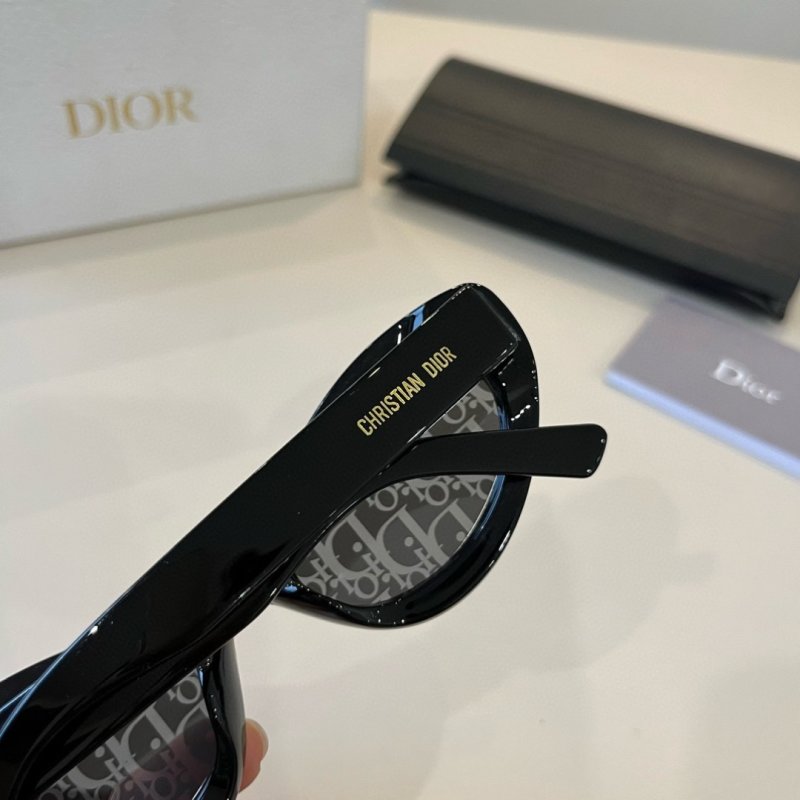 Dior DiorPacific S1U Black & Gold Oval Sunglasses view