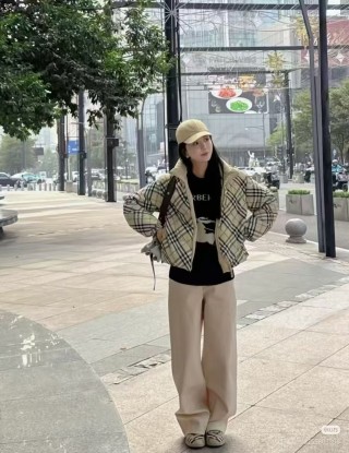 Burberry Checked Puffer Down Jacket - Cream & Black view 6