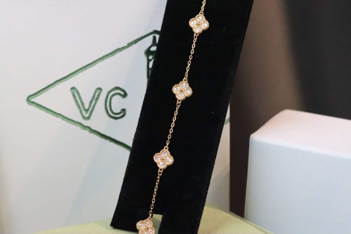 Van Cleef & Arpels Vintage Alhambra Diamond Clover Bracelet Gold