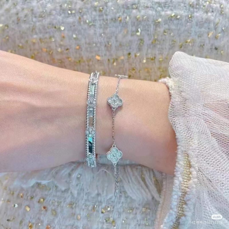 Van Cleef & Arpels Vintage Alhambra Diamond Clover Bracelet Gold view