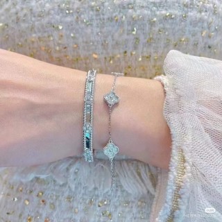 Van Cleef & Arpels Vintage Alhambra Diamond Clover Bracelet Gold view 2
