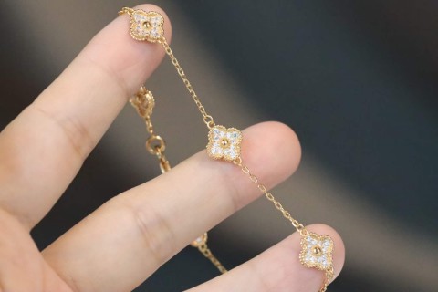 Van Cleef & Arpels Vintage Alhambra Diamond Clover Bracelet Gold view 5