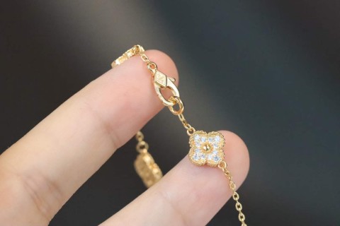 Van Cleef & Arpels Vintage Alhambra Diamond Clover Bracelet Gold view 6