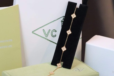 Van Cleef & Arpels Vintage Alhambra Diamond Clover Bracelet Gold view 8