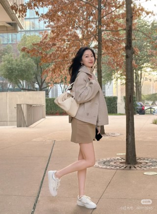 White Bucket Tote Bag - Versatile Canvas Shoulder Bag view 7