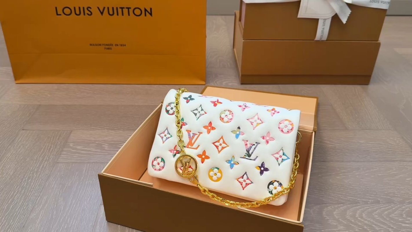 Louis Vuitton Pochette Multicolor Monogram White Chain Shoulder Bag