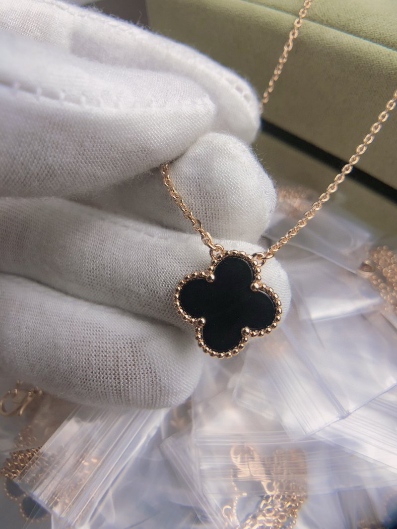 Van Cleef & Arpels Four Leaf Clover Black Onyx Rose Gold Necklace view