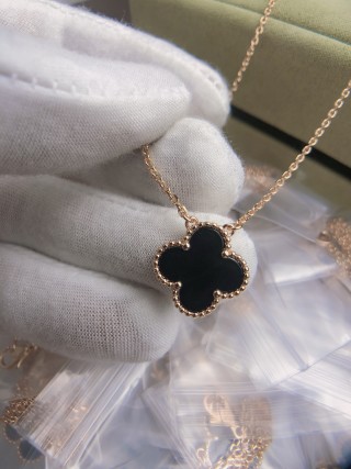 Van Cleef & Arpels Four Leaf Clover Black Onyx Rose Gold Necklace view 3