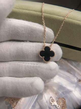 Van Cleef & Arpels Four Leaf Clover Black Onyx Rose Gold Necklace view 5