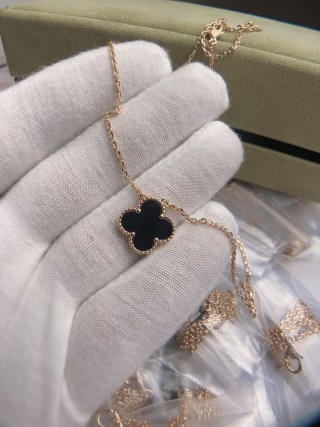 Van Cleef & Arpels Four Leaf Clover Black Onyx Rose Gold Necklace view 6